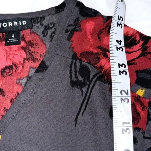 Torrid Womens Plus Size 4 Gray Floral Print Dress With Red Roses & Short Sleeves - Picture 2 of 7